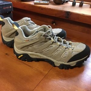 Merrell Moab ventilator women’s hiking shoes sz 10